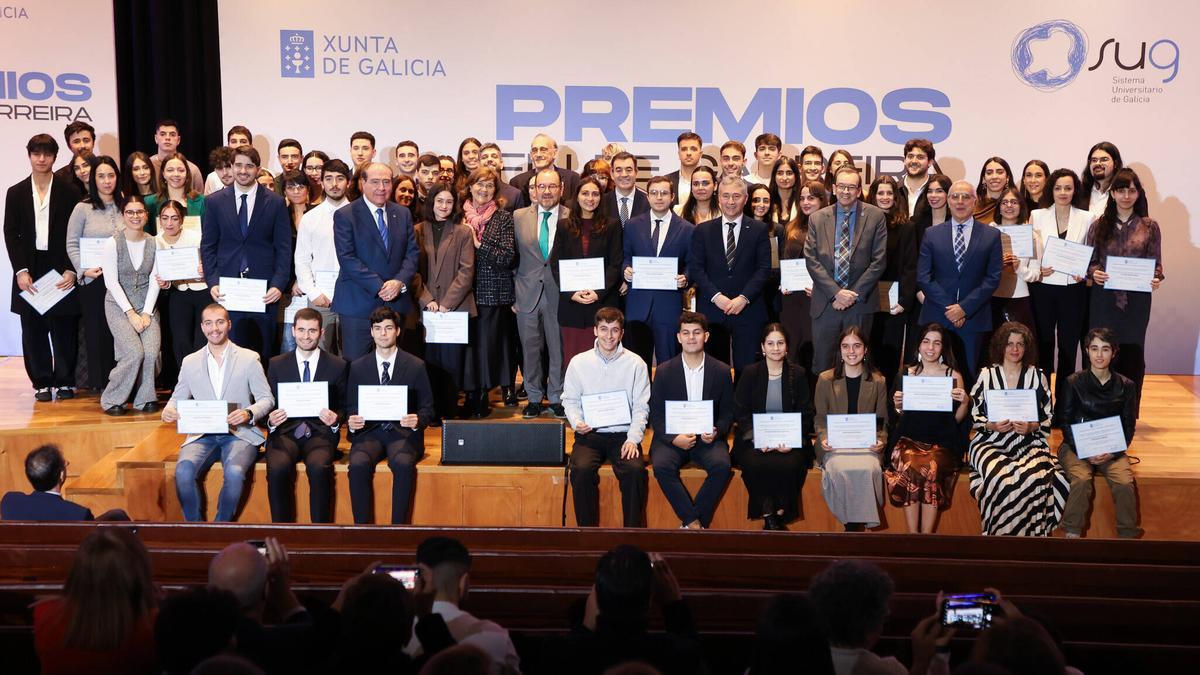 Entrega de los Premios Extraordinarios Fin de Carrera, con presencia del conselleiro de Educación, los rectores de las tres universidades públicas y de la de Abanca.