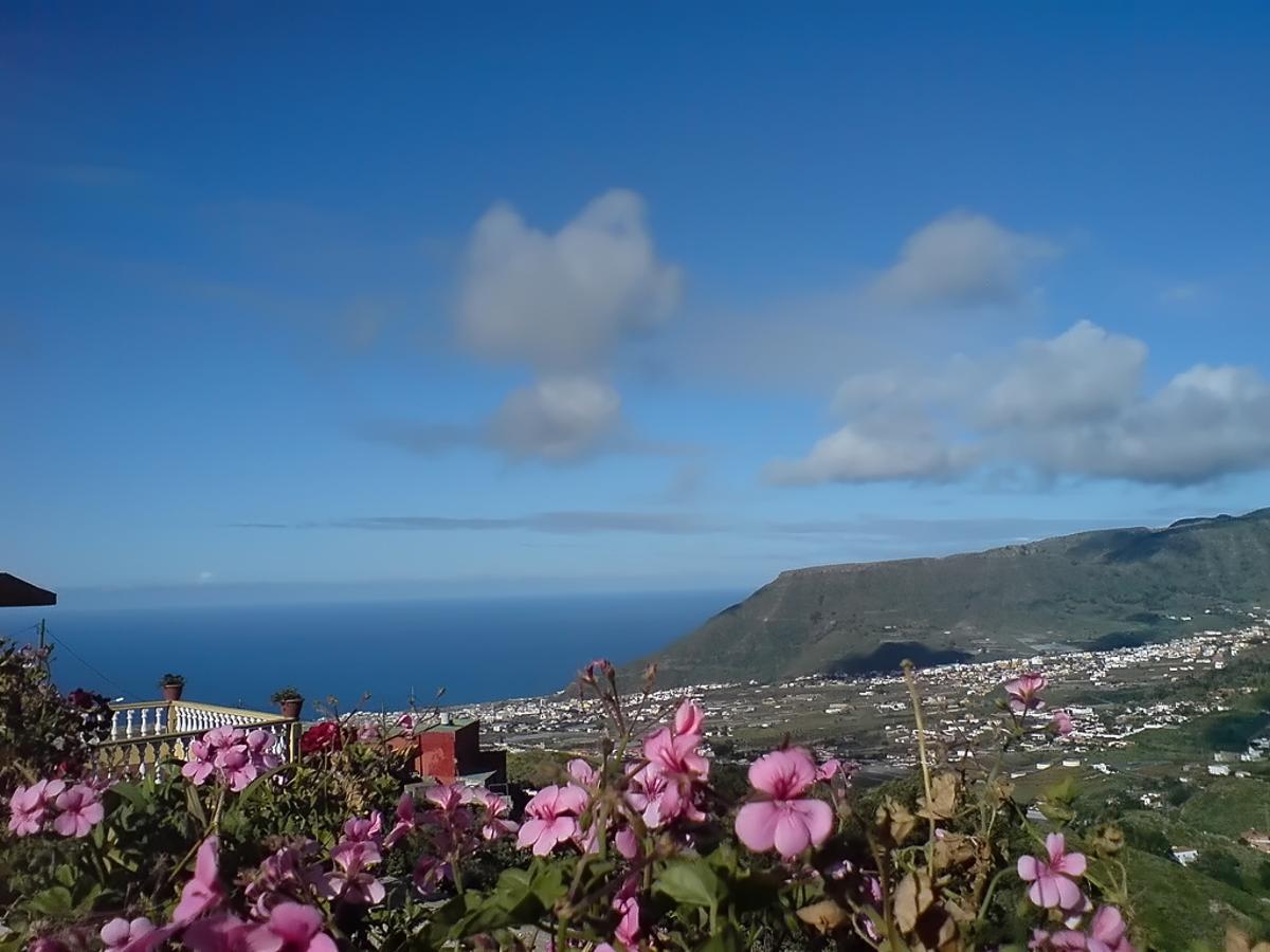 Vistas desde el pueblo de Tegueste, en las Canarias.