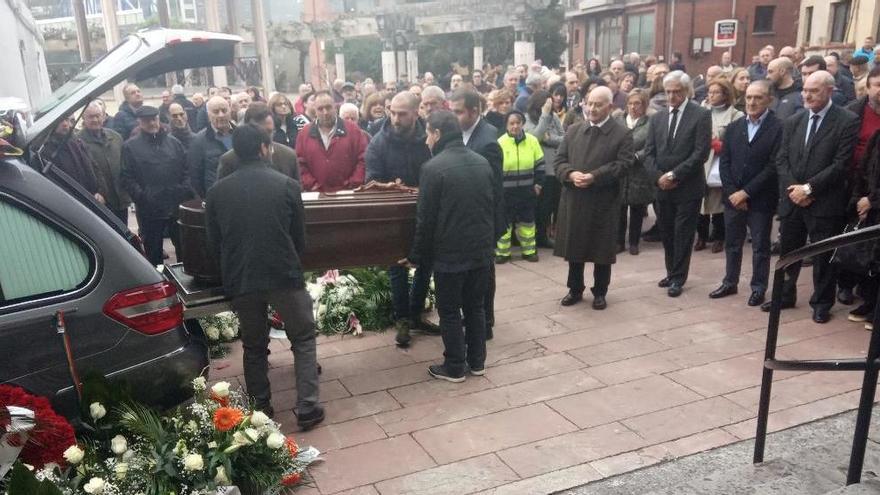 Cientos de personas despiden a la hostelera &quot;Maruja Bayón&quot;