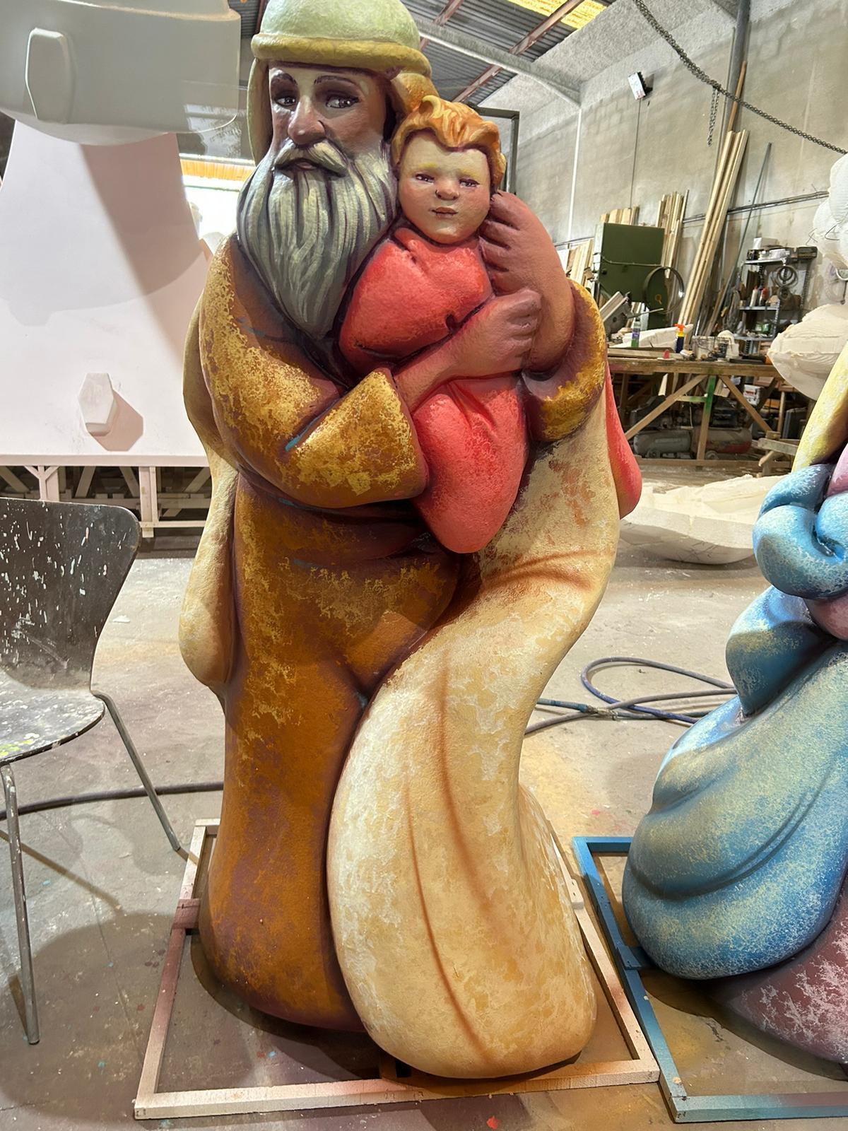 San José con el niño Jesús, una vez elaborado en el taller del artista Joaquín Rubio.