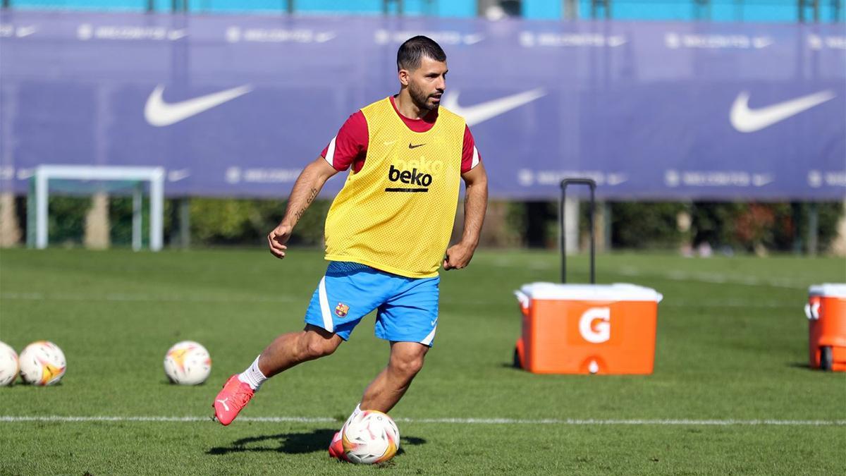 Agüero continúa entrenando con el grupo