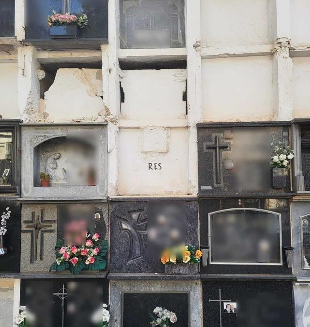 Nichos en el cementerio de Oliva.