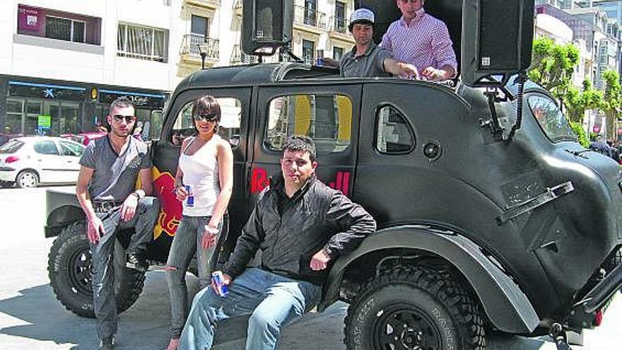 Los organizadores, en la presentación de la fiesta en la plaza del Ayuntamiento.