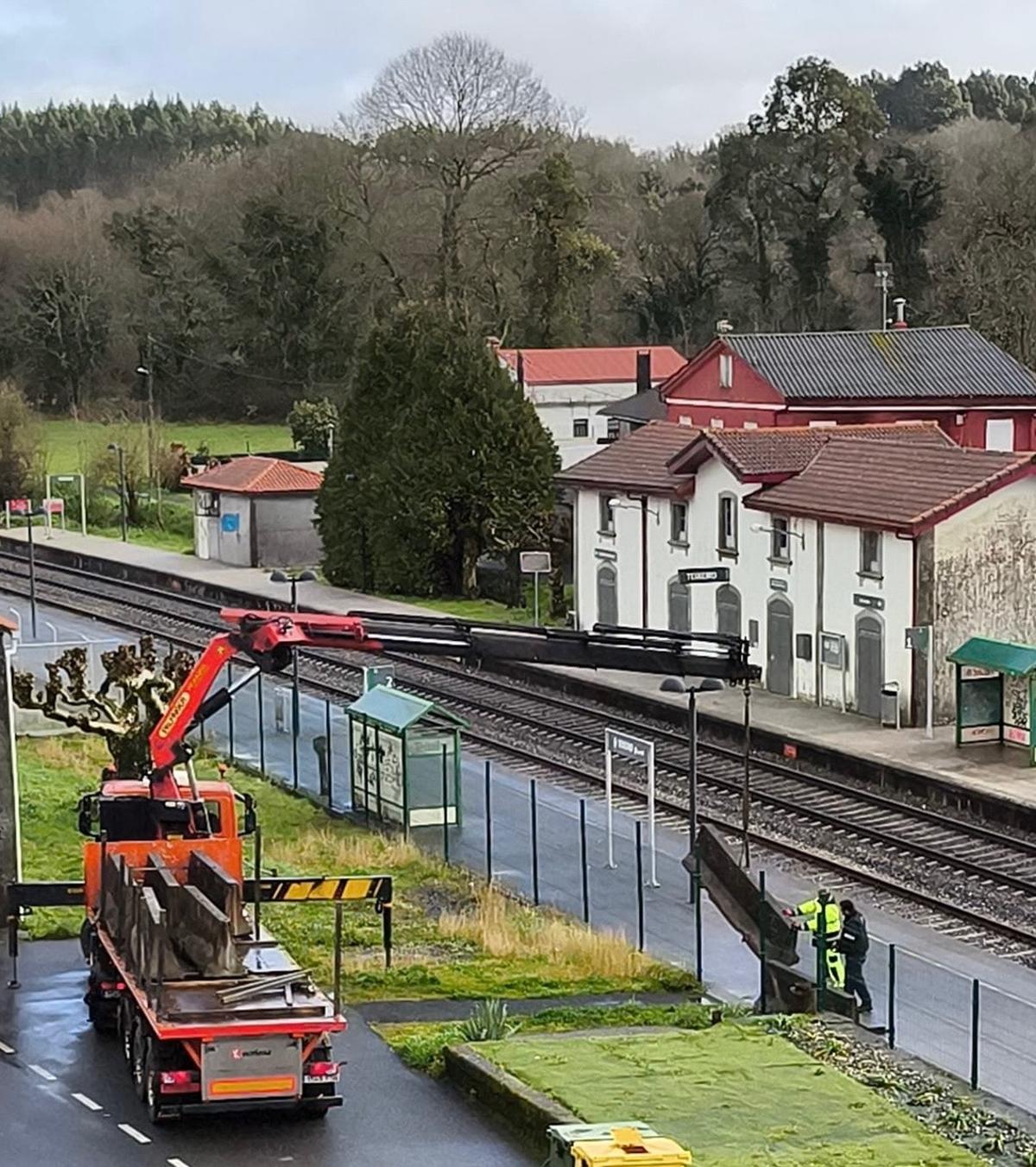 Instalación del muro por parte de Adif