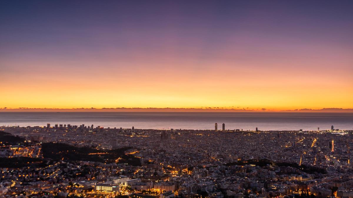 Amanecer en Barcelona el 21 de enero del 2023 Amanecer en Barcelona el 21 de enero del 2023