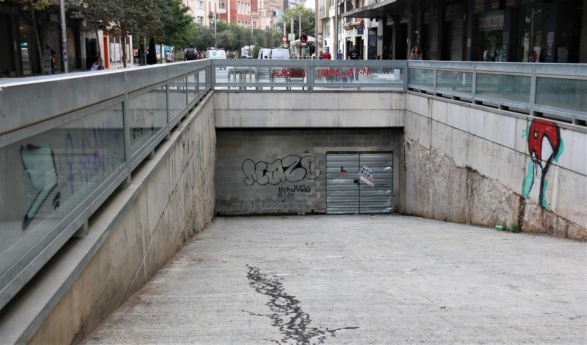 Acceso al aparcamiento subterráneo del paseo Manresa de Sabadell, el 14 de septiembre de 2021.