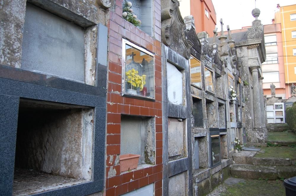 El cementerio de Os Eidos languidece