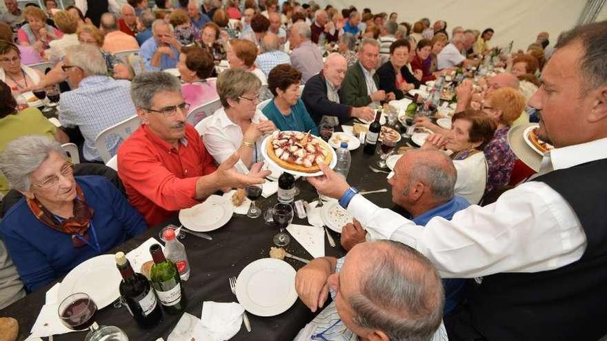 Más de 250 jubilados se dan cita en la Xuntanza dos Maiores de Cotobade