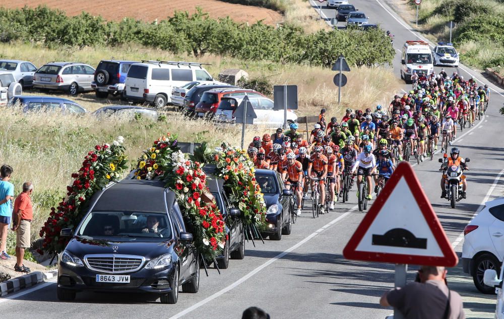 Entierro del ciclista atropellado en Oliva