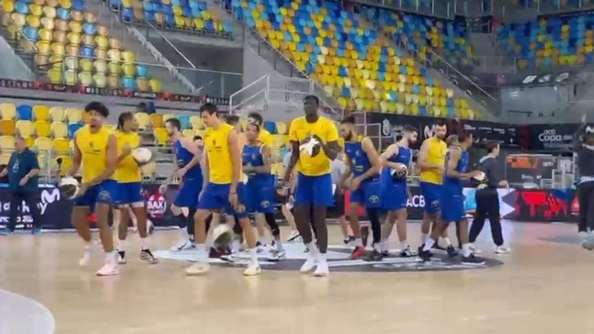 Entrenamiento del CB Gran Canaria y Valencia Basket antes de la Copa del Rey de Baloncesto