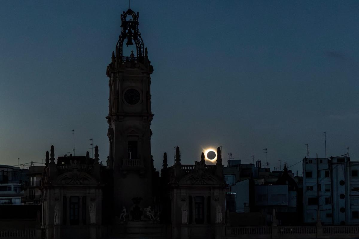Así ha sido el eclipse de sol total en la Comunitat Valenciana