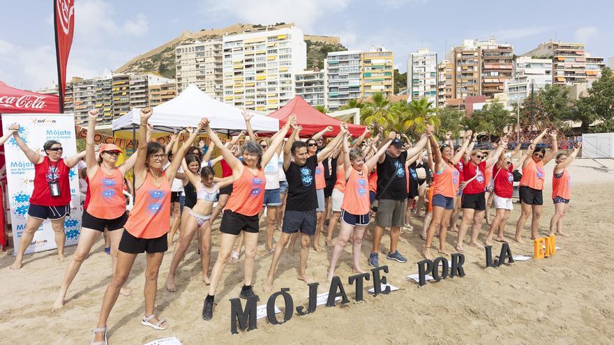 &quot;Mójate por la Esclerosis Múltiple” este domingo en la playa del Postiguet de Alicante