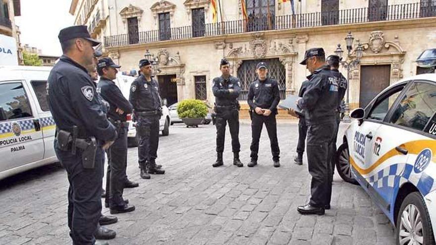 El nuevo dispositivo policial empezó en la plaza de Cort.