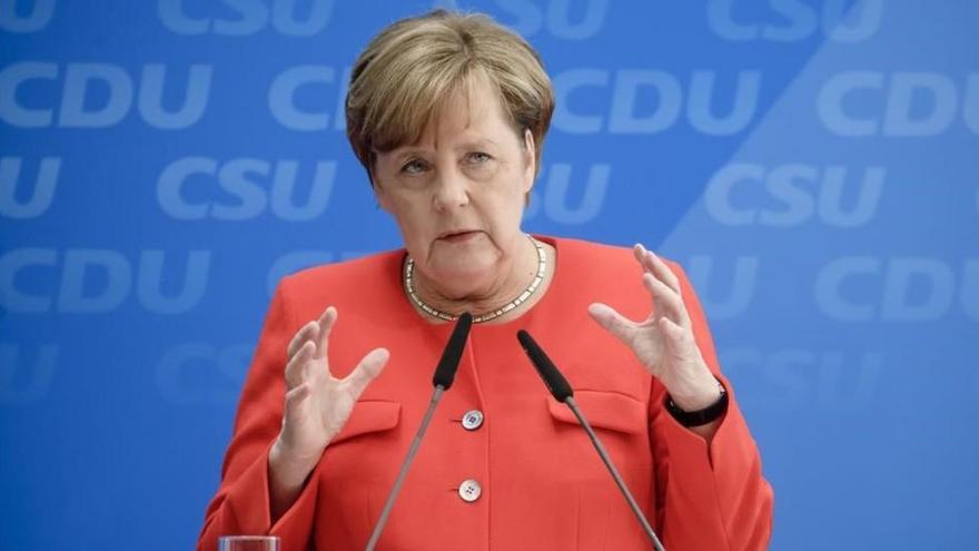 Merkel promete en su programa que no tolerará una nueva entrada masiva de refugiados