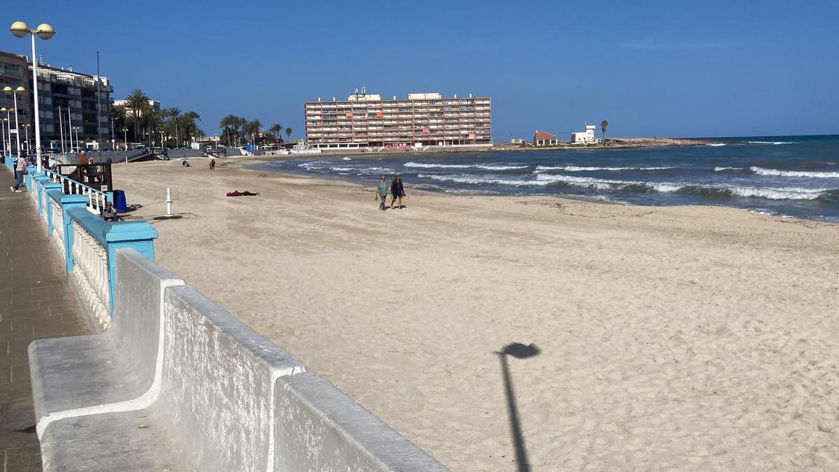 Paseo y playa de Los Locos en Torrevieja
