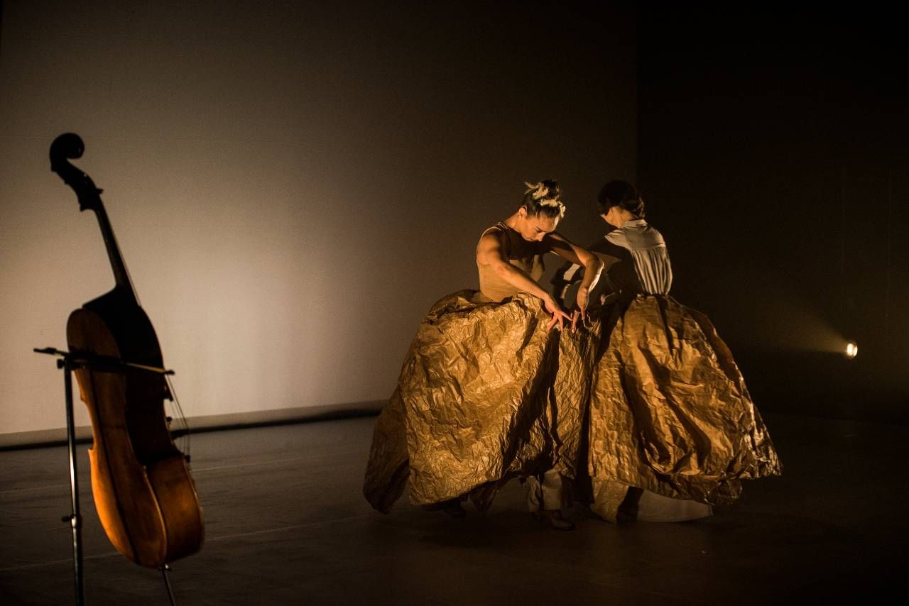 Florencia OZ e Isidora O'Ryan durante 'Antípodas', presentado en el Teatro Central el 11 de septiembre