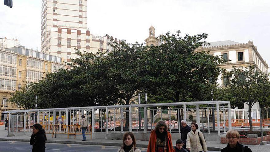 Vista de la plaza de Pontevedra, con las nuevas marquesinas instaladas en las aceras.