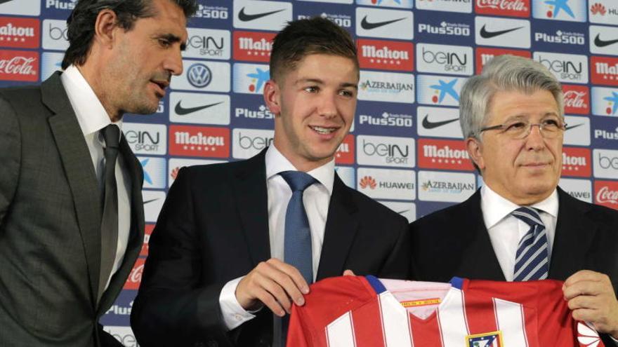 Vietto (c) y Cerezo (d), durante la presentación.