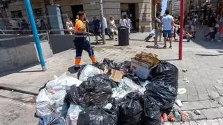 Alicante suma diez operarios más al dispositivo de limpieza de Hogueras