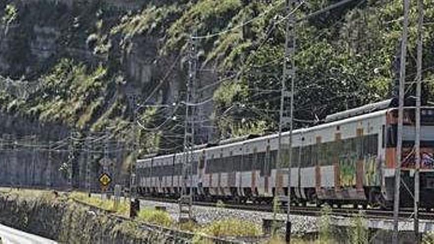 Imatge de l&#039;espai sobre la via de Renfe a l&#039;accés sud de Manresa