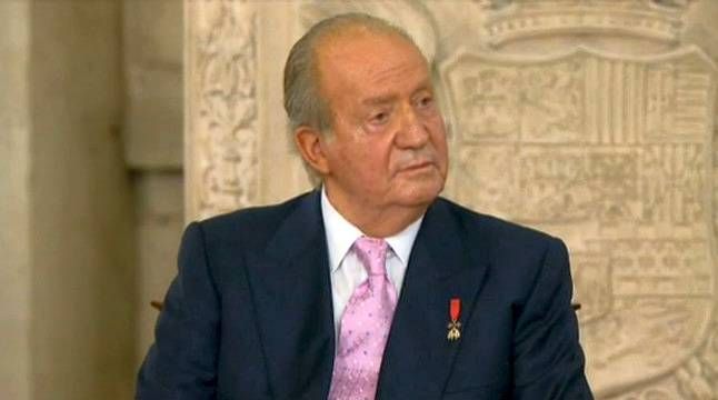 Fotogalería: Juan Carlos firma la abdicación