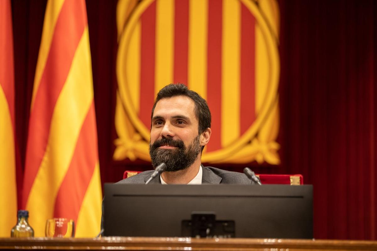 04/01/2020 El president del Parlament, Roger Torrent, preside el pleno extraordinario convocado tras la decisión de la Junta Electoral Central (JEC) de inhabilitar al president de la Generalitat, Quim Torra, en Barcelona (Cataluña, España), a 4 de enero de 2020. 04/01/2020 El president del Parlament, Roger Torrent, preside el pleno extraordinario convocado tras la decisión de la Junta Electoral Central (JEC) de inhabilitar al president de la Generalitat, Quim Torra, en Barcelona (Cataluña, España), a 4 de enero de 2020.