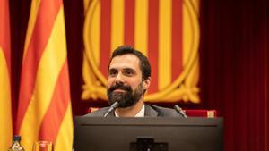04/01/2020 El president del Parlament, Roger Torrent, preside el pleno extraordinario convocado tras la decisiÃ³n de la Junta Electoral Central (JEC) de inhabilitar al president de la Generalitat, Quim Torra, en Barcelona (CataluÃ±a, EspaÃ±a), a 4 de enero de 2020.