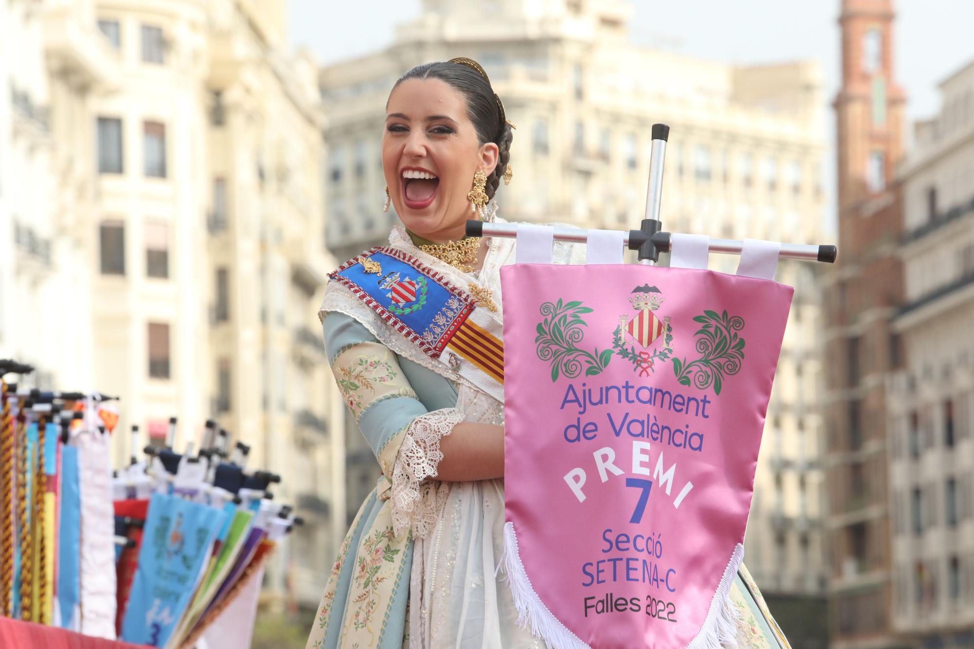 Carmen, la corte y falleras ilustres en la entrega de premios de las Fallas 2022