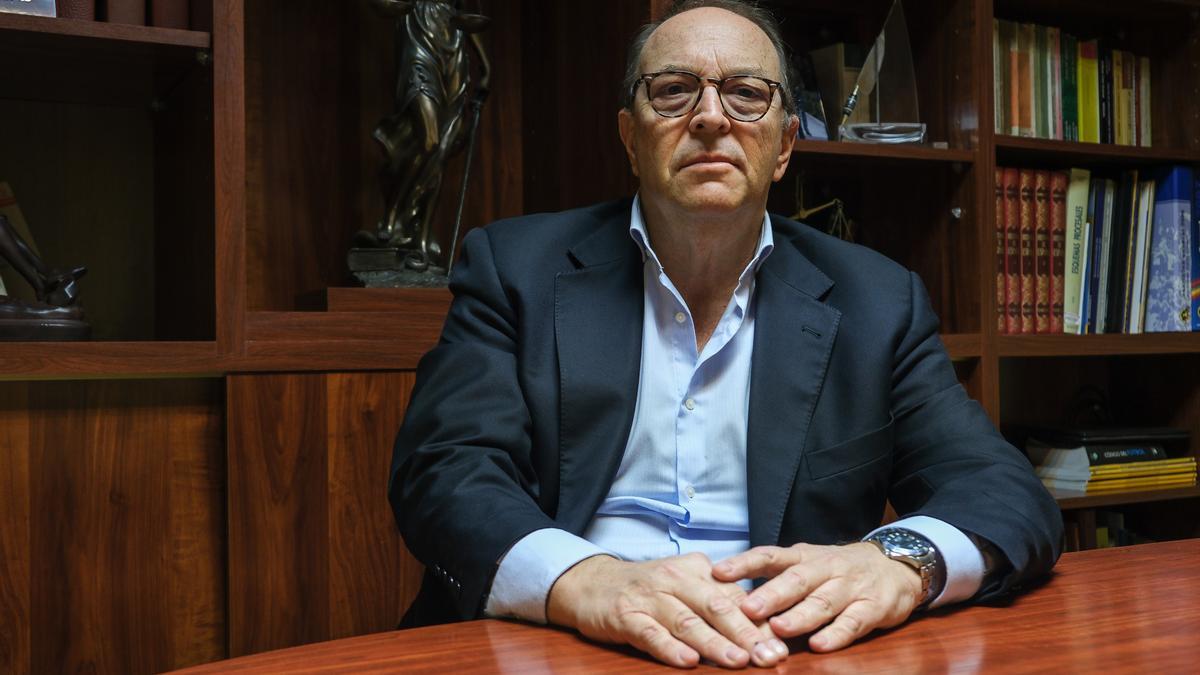 Lino Chaparro, durante la entrevista en su despacho.