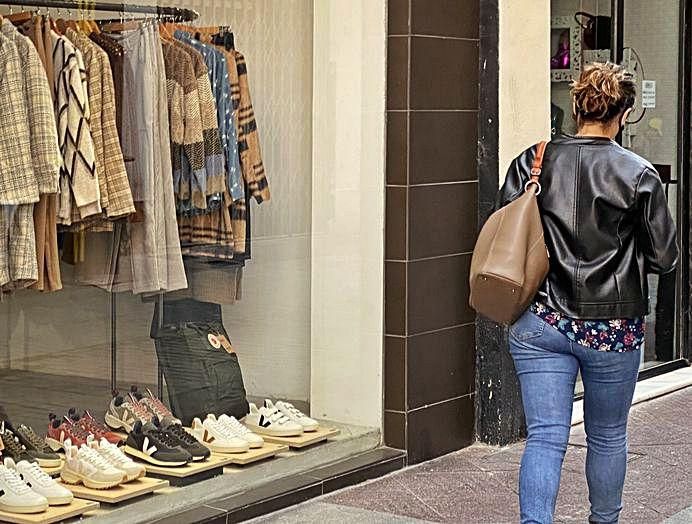 Tanto las tiendas de ropa como las de calzado se han visto afectadas por las restricciones del covid, que han reducido las ventas