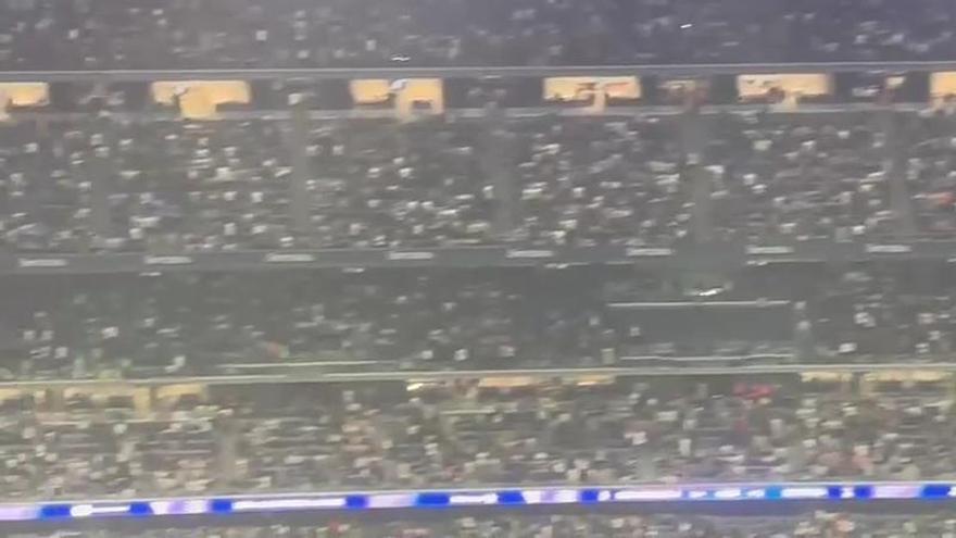 ¡Los aficionados del Benfica dominan la animación de un Bernabéu!