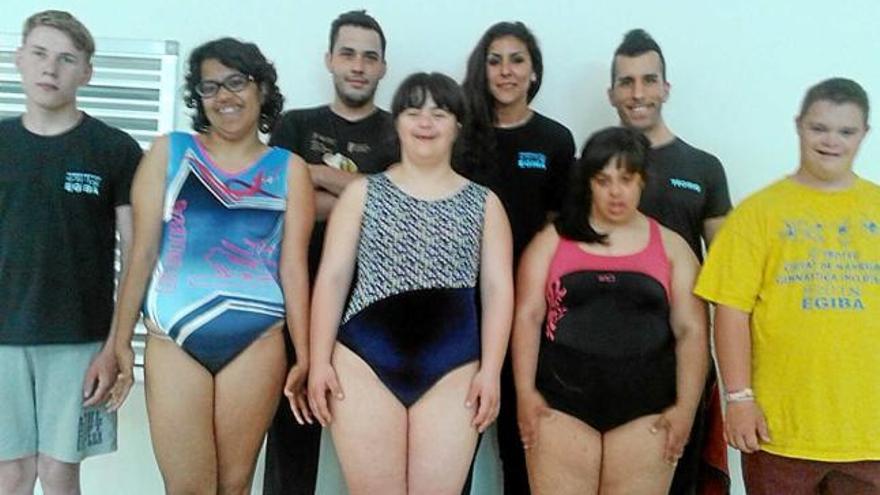 Gimnastes &#039;special olympics&#039; de l&#039;Egiba amb els seus entrenadors