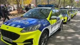 La Guàrdia Urbana de Badalona detiene a tres personas por robar dentro de un coche en un aparcamiento municipal