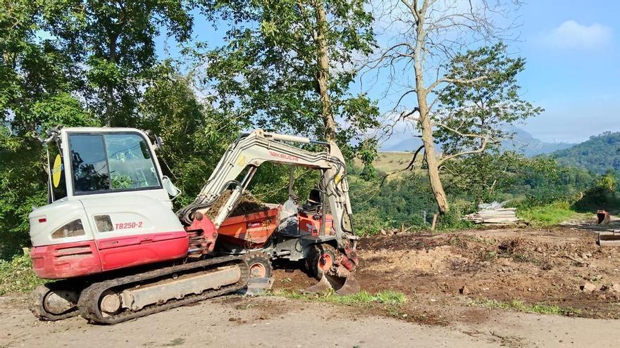 El Ayuntamiento de Llanes inicia las obras de pavimentación de dos caminos en Buda