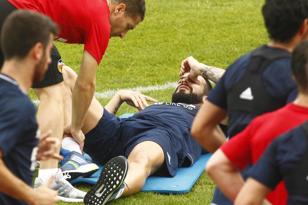 Intenso entrenamiento del Valencia en Évian-les-Bains