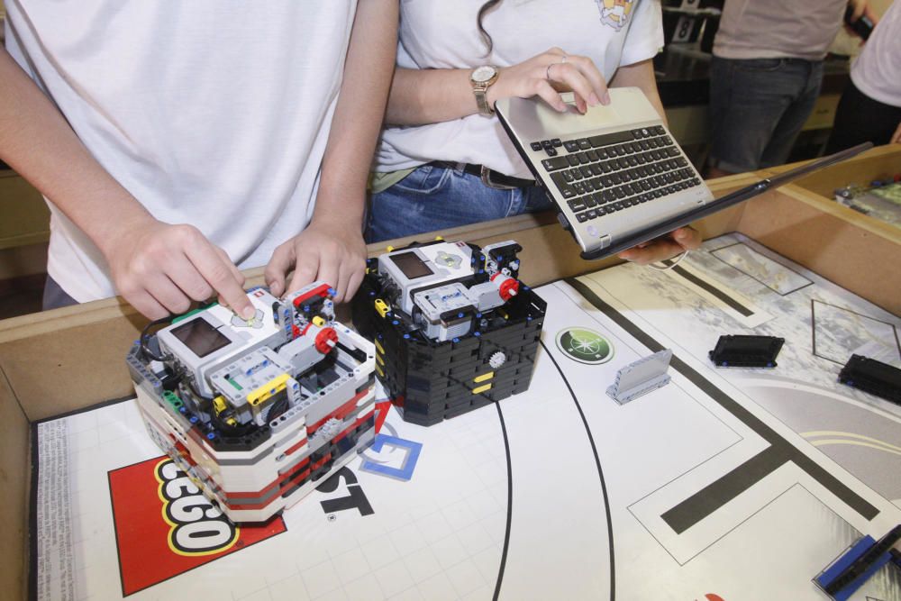 Un equip gironí participa a la final mundial de la First Lego League