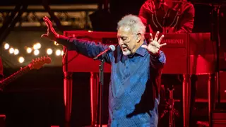 Tom Jones revoluciona Castelló en un día histórico con su concierto en el SOM Festival