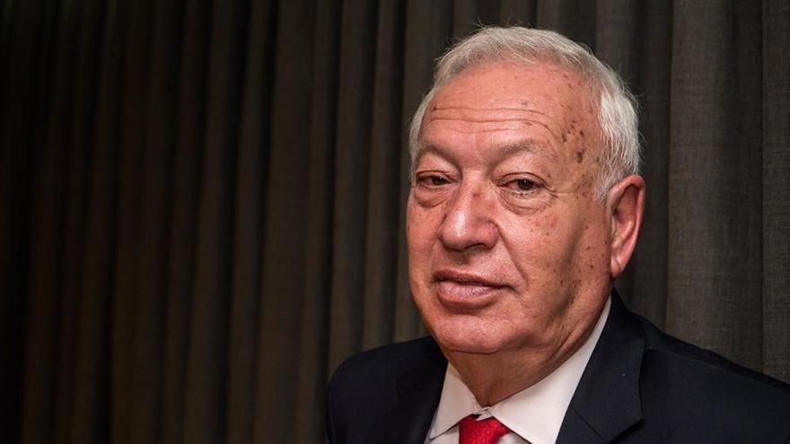 Margallo: &quot;Daña más la imagen incumplir el Estado de derecho que retirar urnas&quot;