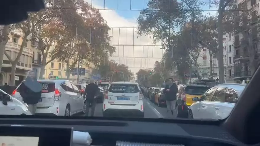 Huelga de taxis catalanes en Barcelona el 9 de diciembre de 2025