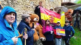 Veinte años de loas al "oso regicida" en Cangas de Onís