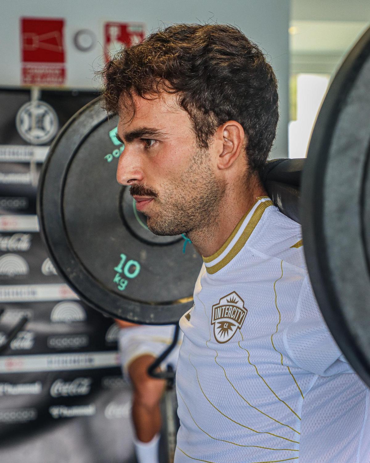 Intercity Mercado fichajes | El intercity ficha al central Nacho Gonzalez  del Gimnastic de Tarragona