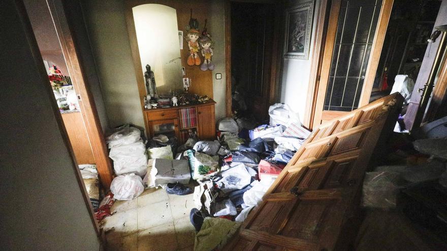 Los vecinos de las dos hermanas intoxicadas en un incendio en Palma: «Cada día cogían cosas del contenedor y se las llevaban a casa»