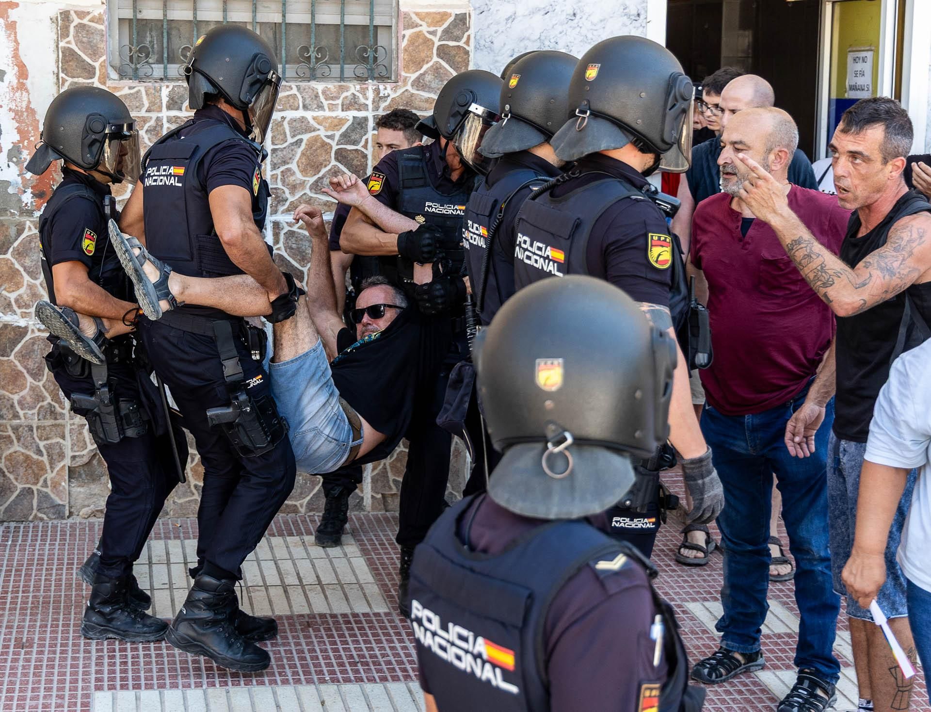 Desahucio en el barrio de Nou Alacant