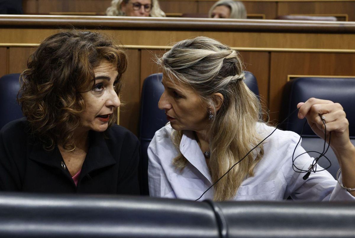 PSOE i Sumar segellen un acord per deixar caure l’impost a les energètiques PSOE i Sumar segellen un acord per deixar caure l’impost a les energètiques
