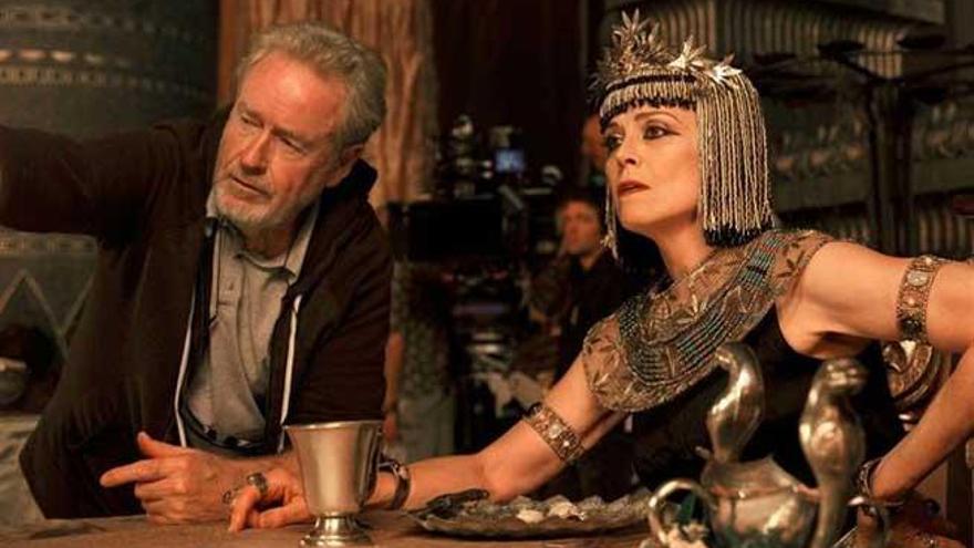 Ridley Scott junto a Sigourney Weaver