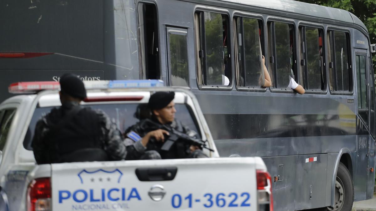 Un coche de la policía en El Salvador.