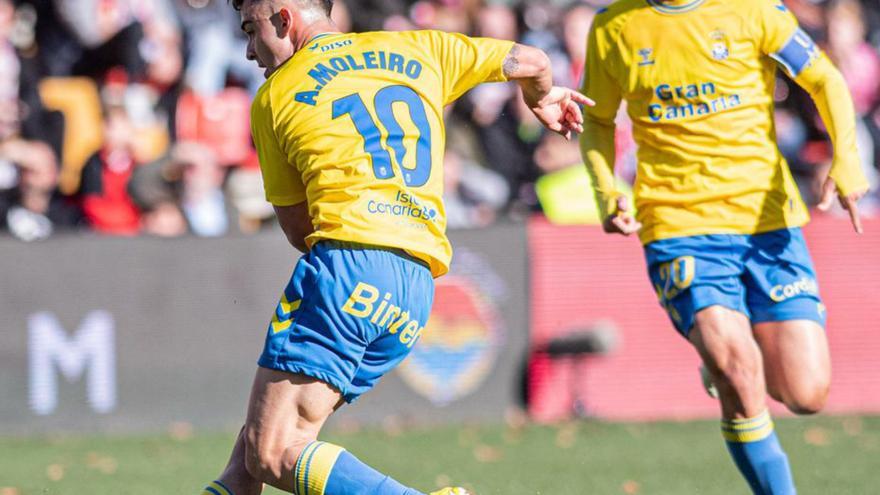 Alberto Moleiro, tras rematar para el 0-1 de la UD en Vallecas . | | LOF