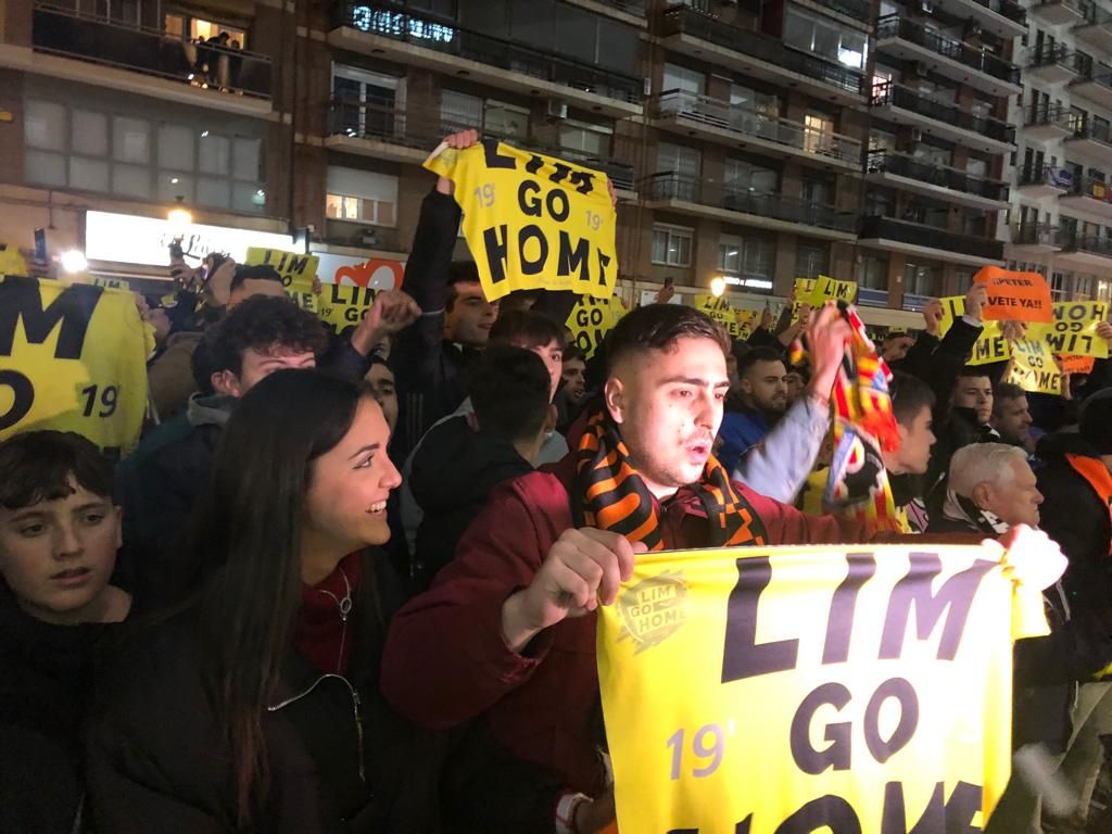 El 11-F, en imágenes: El valencianismo protesta contra Peter Lim