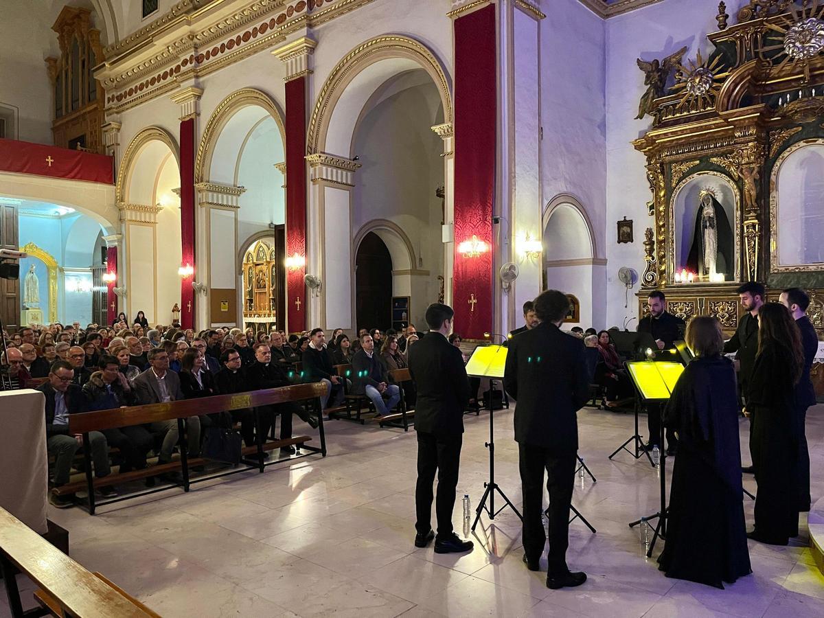 La Iglesia de San José acogió los Oficios de Tinieblas, interpretados por Cantoría.