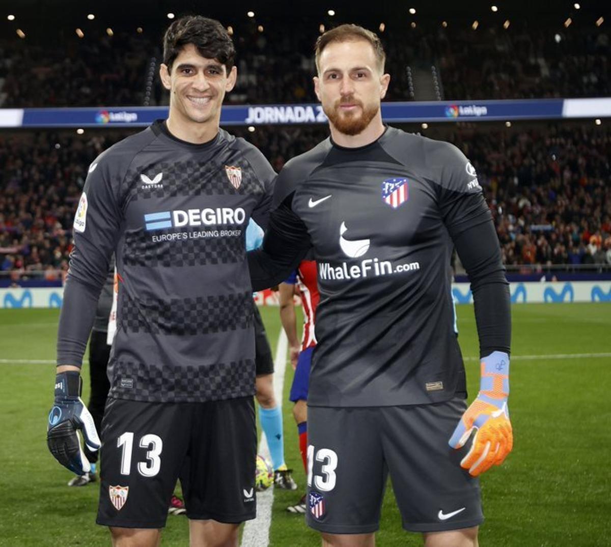 Los guardametas del Sevilla y el Atlético de Madrid, Yassine Bono y Jan Oblak.